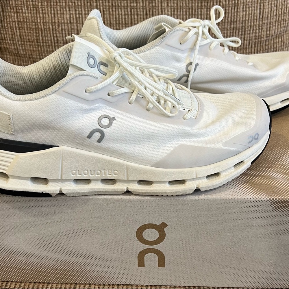 Women’s On Cloudnova Form, Size 9. Worn 2 times. Great, like new condition.